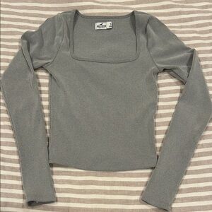 Hollister women’s gray ribbed top size small